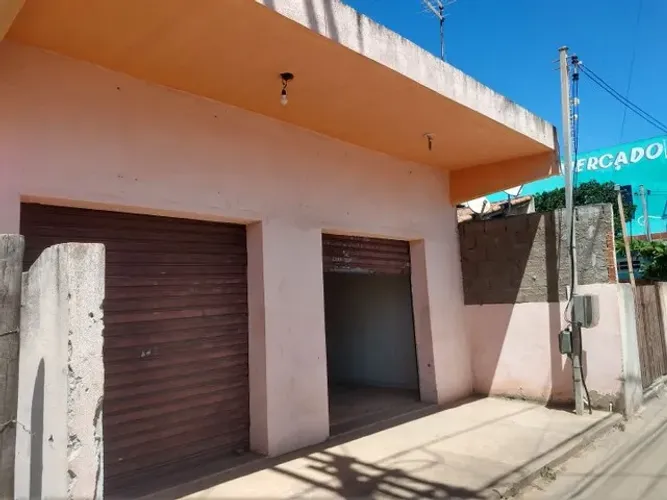 Ponto comercial com terreno em Grussai.