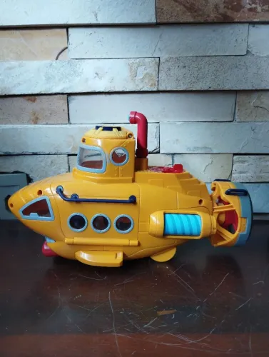 Submarino amarelo Fisher price Maxtel