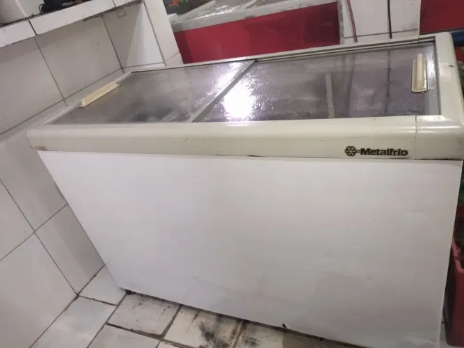 FREEZER 2 PORTAS TAMPA DE VIDRO , GELANDO PERFEITO 