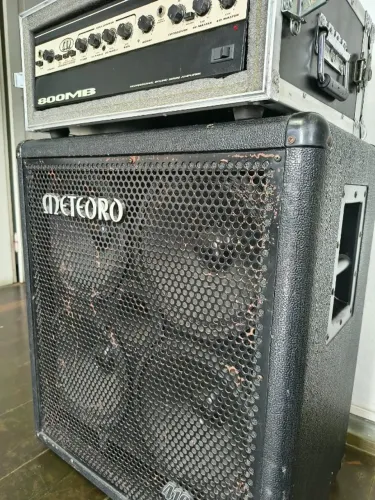 AMPLIFICADOR CONTRABAIXO METEORO
