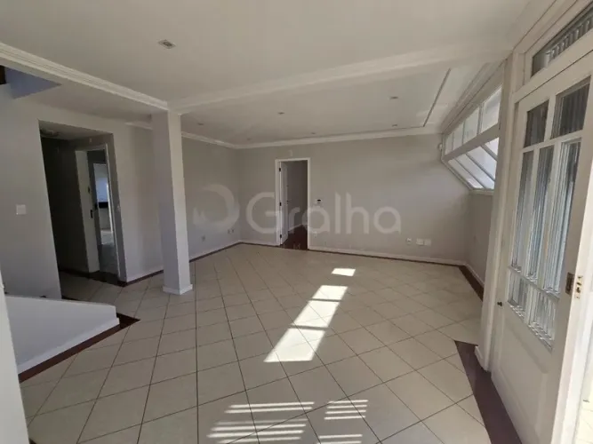 Casa residencial/comercial em Coqueiros com 4 quartos sendo 2 suítes