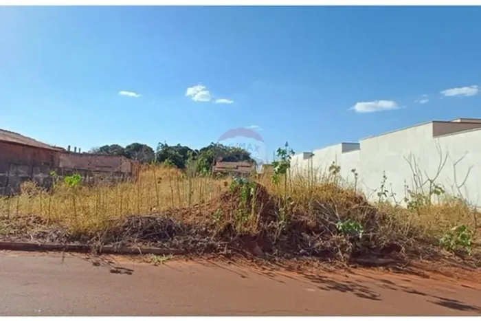 Terreno À Venda, Com Ótima Localização No Bairro Tupã Em Ituiutaba-MG.
