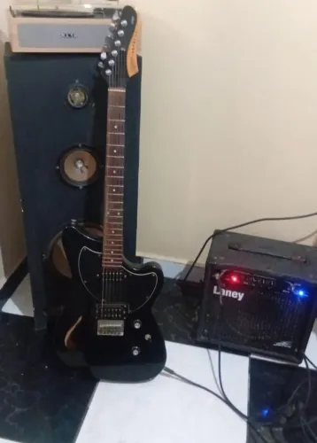 Guitarra tagima jet blues semi acústica