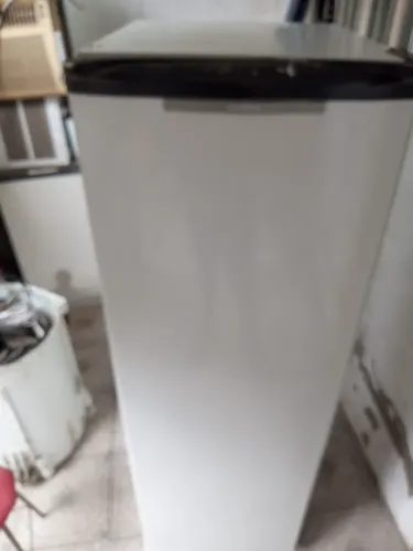 Vendo geladeira Consul 240 litros funcionando bem 550 reais em perfeito estado de 