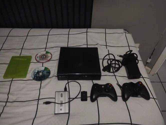 Xbox 360 Slim - Seminovo