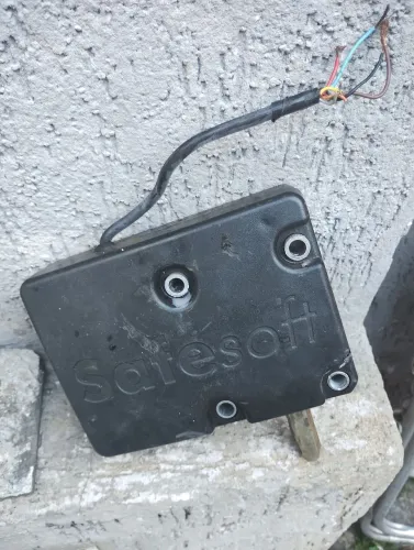 Trava baú rastreador