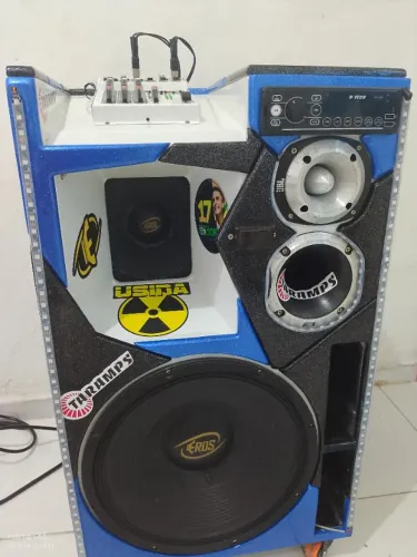 Caixa som Bob nó precinho, obs não entendo muito deh mas uma coisa certa digo eh primeira