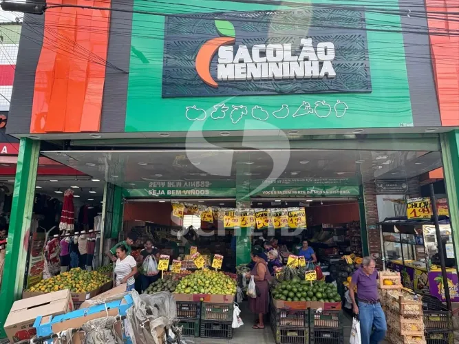 Prédio comercial no bairro de menininha Jd Angela