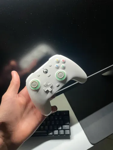 XBOX ONE S 1TB IMPECÁVEL + CONTROLE G7 HE ANTI-DRIFT CAIXA + BATTLEFIELD 4 | 4K HDR | 