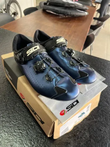 SAPATILHA ITALIANA SIDI GENIUS 10 CARBON - TAMANHO 42 BRASIL