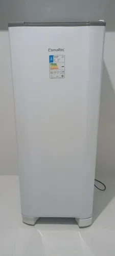 Geladeira Esmaltec 218 L seminova