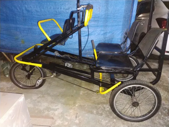 Bicicleta triciclo família!