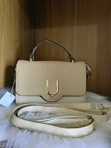 Bolsa bege sofisticada e delicada? PERFEITA PRA QUALQUER OCASIÃO !