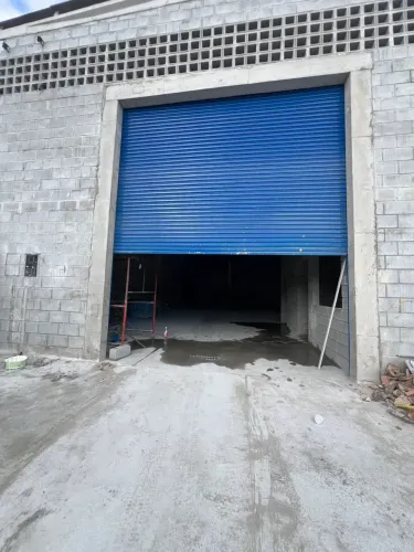 Galpão comercial para locação com 200m² na principal da Avenida Menino Marcelo!