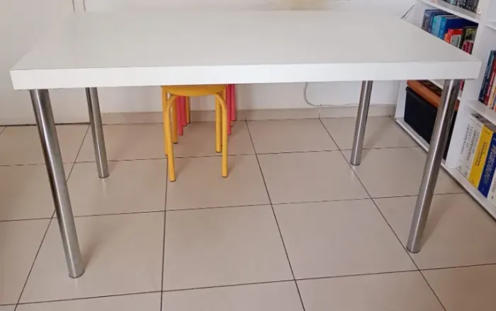 MESA DE JANTAR RETANGULAR EM PERFEITO ESTADO