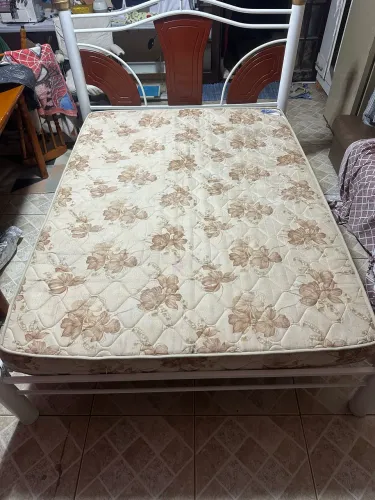 Cama tubular usada