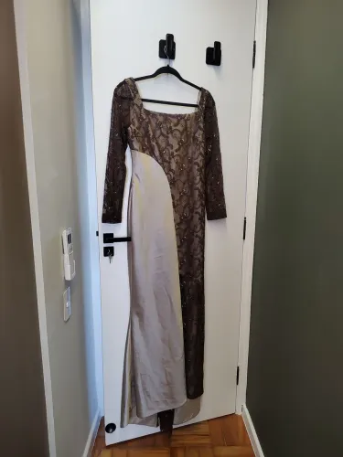 Vestido longo de renda
