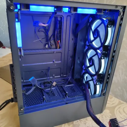 Gabinete Gamer Rise Mode Z3 Glass (Preto) com fonte e Fans Usado...