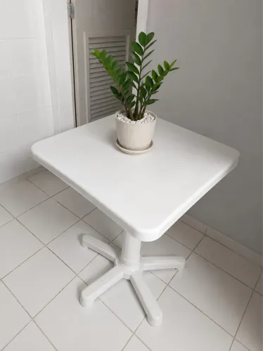 Mesa Pequena / Aparador - R$ 90