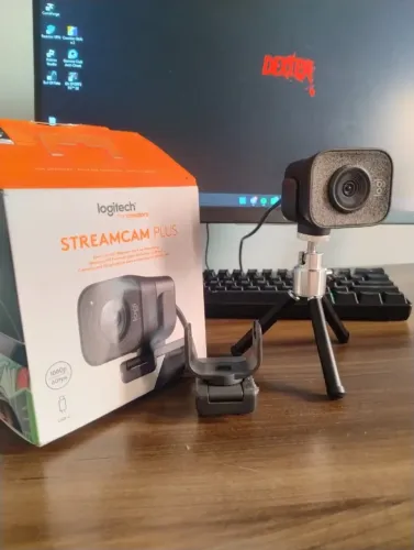 WEBCAM STREAMCAM PLUS - LOGITECH COM TRIPÉ E SUPROTE PARA MONITOR