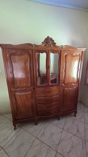 Guarda roupa antigo