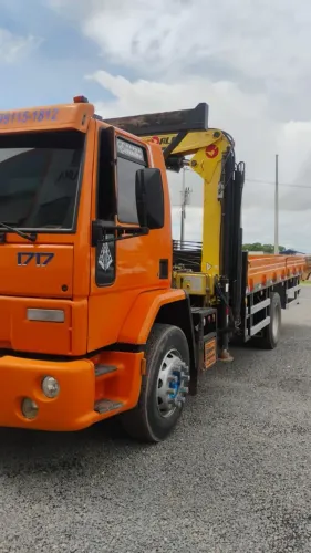 Vendo caminhão munck cargo 1717 2006 motor cummins 4C ar-condicionado Munck Luna ton.1205