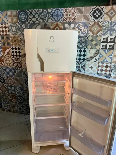 Geladeira Eletrolux frost free 