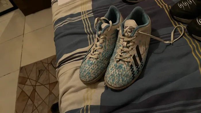 Chuteira Adidas