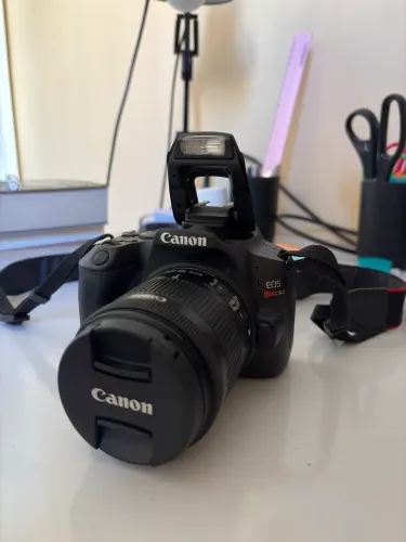 Câmera Canon SL3 + Lente 18-55mm + Bolsa - Excelente Estado!