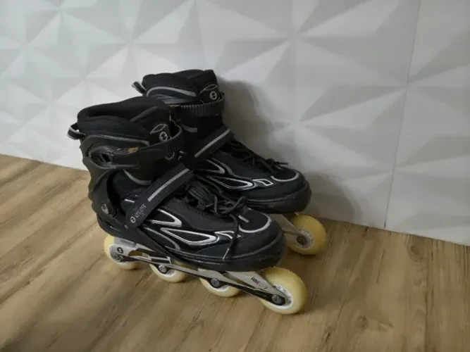 Esporte Patins Oxer Ajustável do da numeração 37 a 40. Bem conservado.