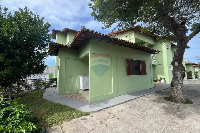 Para locação anual, casa em condomínio a 300 metros da Praia de Manguinhos, em Búzios