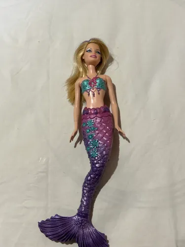 Barbie sereia roxa