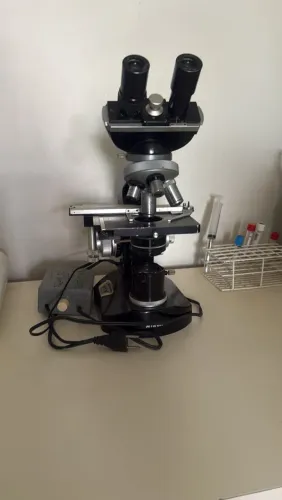 Microscópio binocular Nikon 