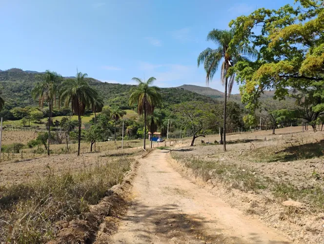 Fazendinha a 20 km de BH.