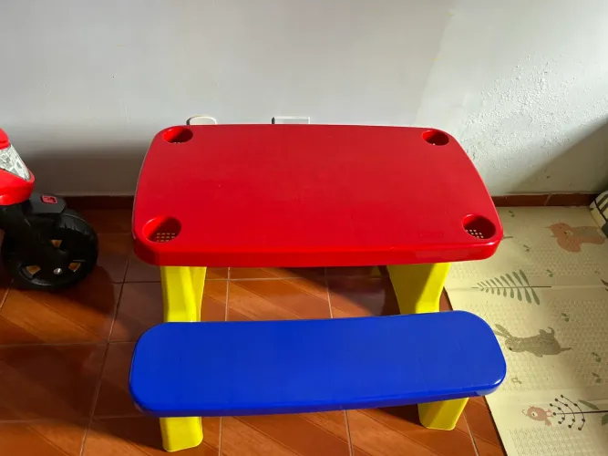 Mesa Infantil de Picnic com Banco - Pouco Uso / Conservada
