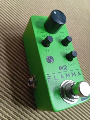 Pedal de guitarra Flamma Modulação