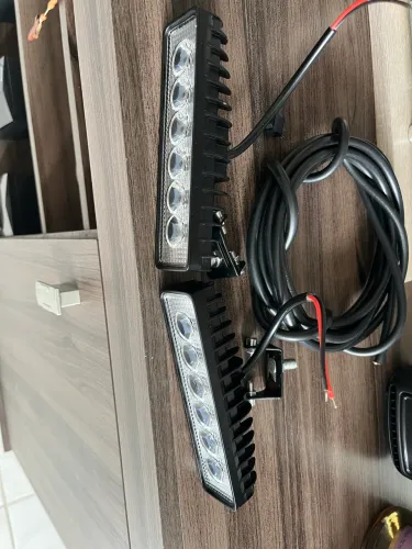 Par led auxiliar já completo com fio e botão pra instalar!