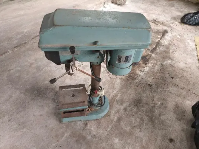 Furadeira de bancada industrial