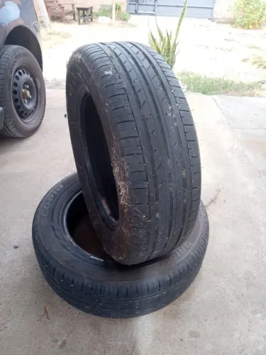 Dois pneus Bridgestone 16