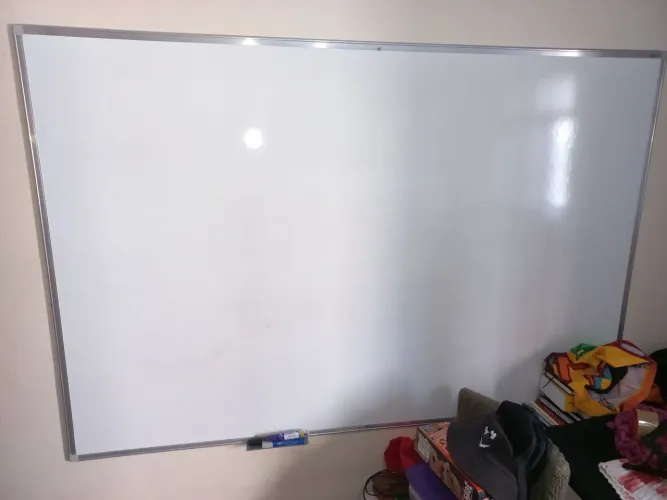 Quadro branco + pincéis pilot