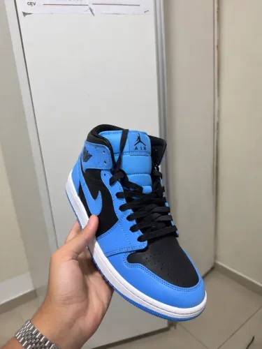 Air Jordan Mid Original colorway 