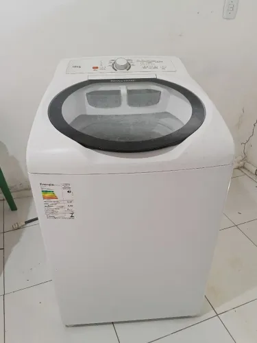 Vendo uma máquina de lavar roupa Brastemp 12 kg semi nova 