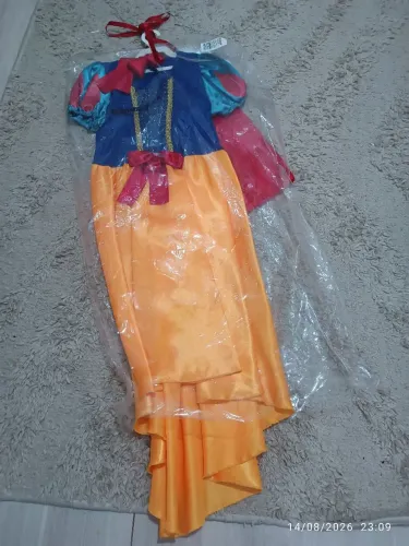 Fantasia Branca de Neve (usado 1 única vez)