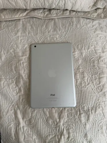 iPad mini Apple usado com capa