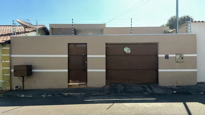 CASA 3 QUARTOS COM PISCINA COHAB CRISTO REI