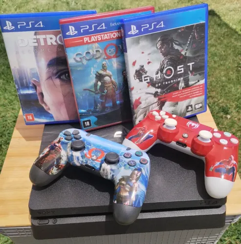 Playstation 4 slim 1TB com 3 jogos e 2 controles (Aceito Cartão)