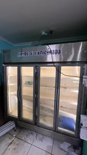 Vende-se Auto serviço de 4 portas