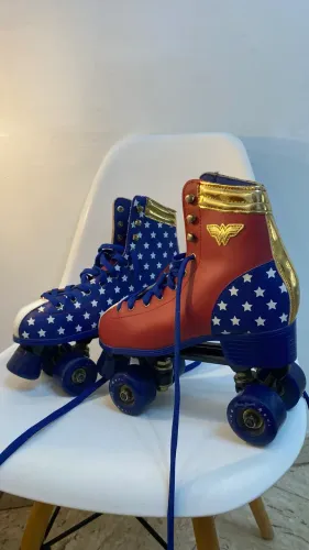 Patins Mulher Maravilha com Kit de Proteção