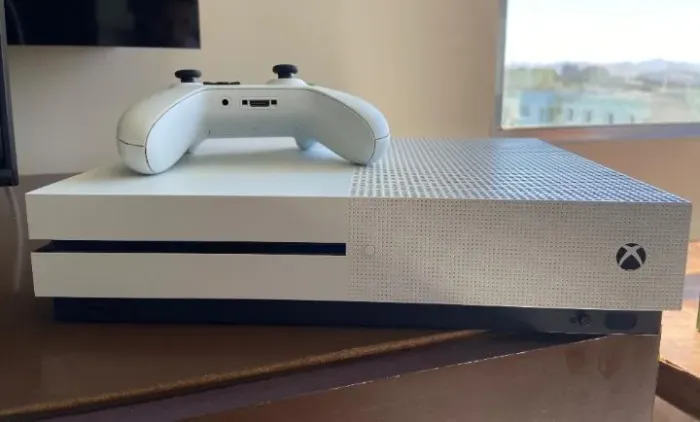 Xbox one slim branco funcionando perfeitamente,2 controles