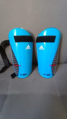 Caneleiras Adidas